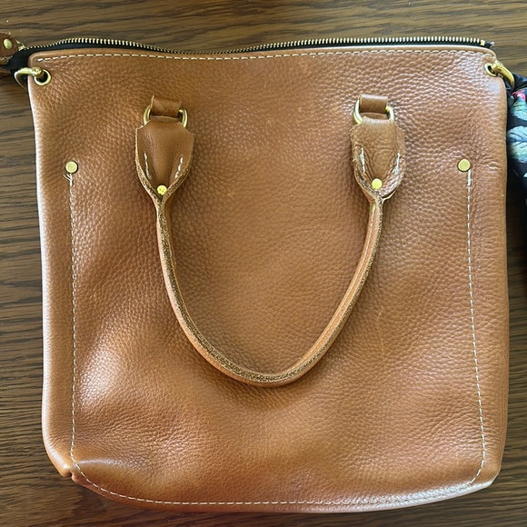 Finns Fickle Leather Rover Crossbody - Picture 2 of 5
